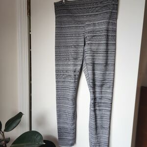 Athleta Chaturanga Leggings Womens S Black White Striped 3/4 Crop Yoga Pants UA